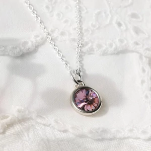 Kristály nyaklánc lila, ametiszt színű medállal, születéskő ékszer
