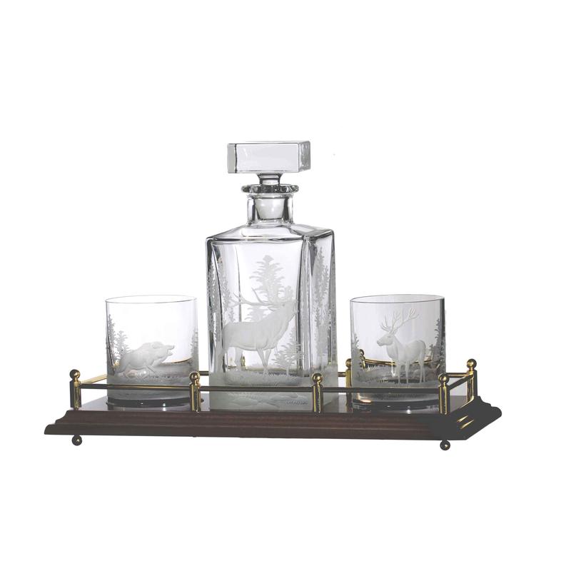 Whiskys készlet tálcán