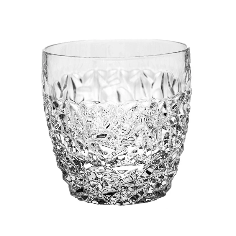 Modern, egyedi mintájú kristály whiskys pohár.