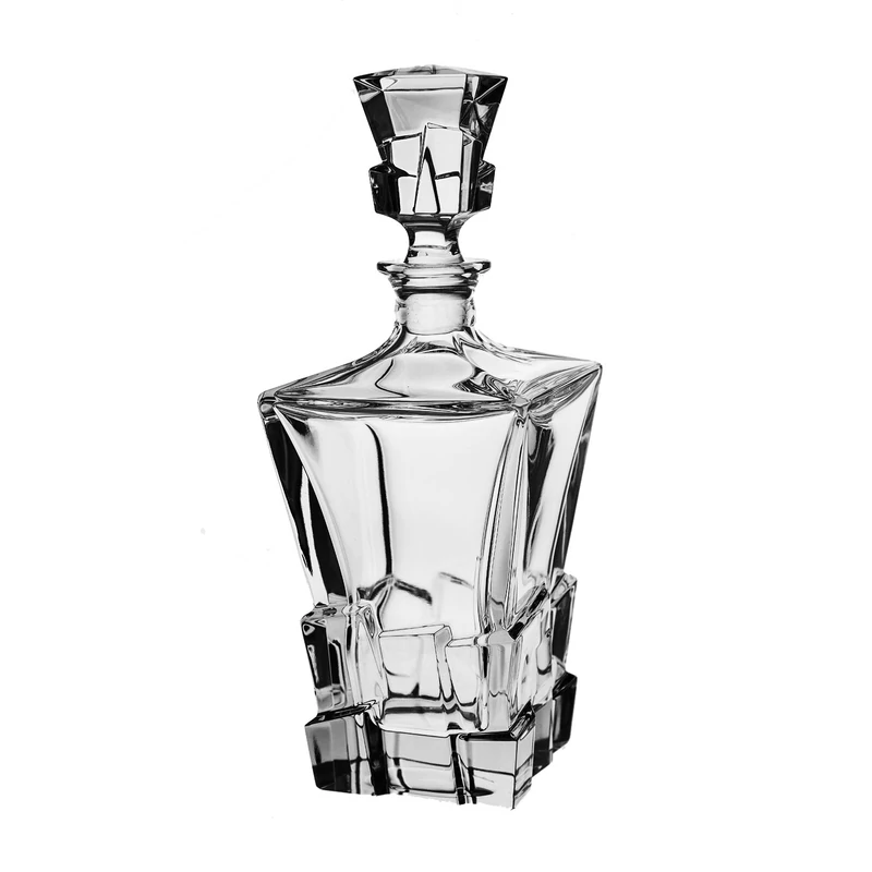 Modern mintájú kristály whiskys üveg.